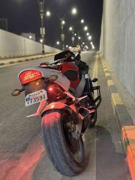 السلام عليكم 
دراجة cbr 929 rr
دراجة شغاله من لايت ل بكلايت 
شغل وطلع وين ما تريد 
الكاتم مالته موجودة 
أبيع ب ٢٠ اخي ركز ب ٢٠ أبيع 
مكاني العمارة نهاوند 
***********
