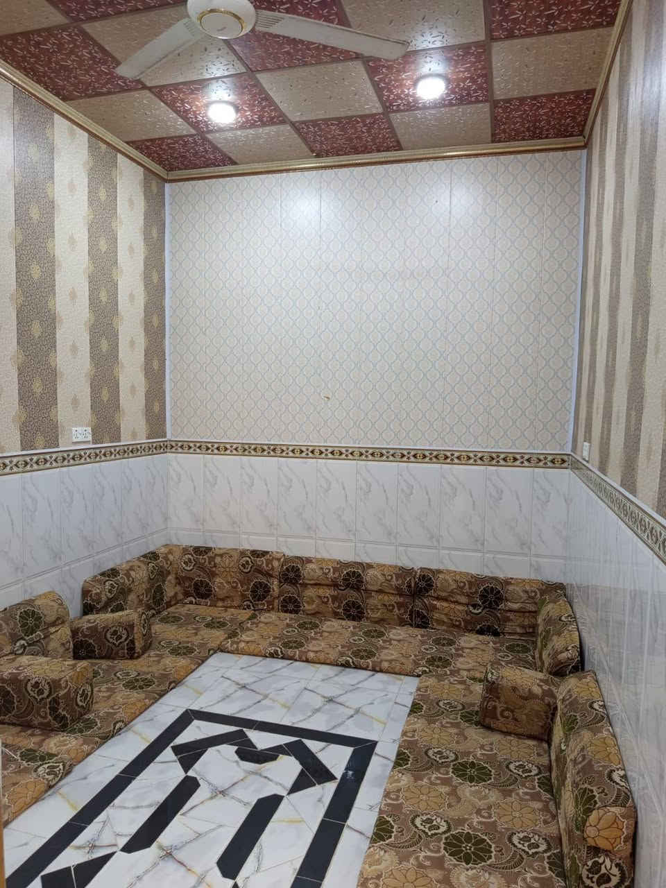 السلام عليكم 
يعلن مكتب عقارات النهروان عن توفر 
بيتين للبيع طابو زراعي عراقي

البيت الاول يتكون من 
غرفة نوم واحدة 
استقبال 
صحيات 
مطبخ 
البيت بناء طابوق 
مساحة البيت 100 متر 

البيت الثاني ملاصق للبيت الاول 
يتكون من طابقين 

الطابق الاول كامل 
غرفة منام واحدة 
استقبال 
صحيات 
مطبخ 

الطابق الثاني ملبوخ فقط و  يتكون من 
غرفتين 
صاله 
صحيات 
مساحة 100متر 
الموقع ابي الخصيب مهيجران 
السعر 120 مليون 

ملاحظة ينباع كل بيت وحدة أو اثنينهم سوه 

للأستفسار 
***********
