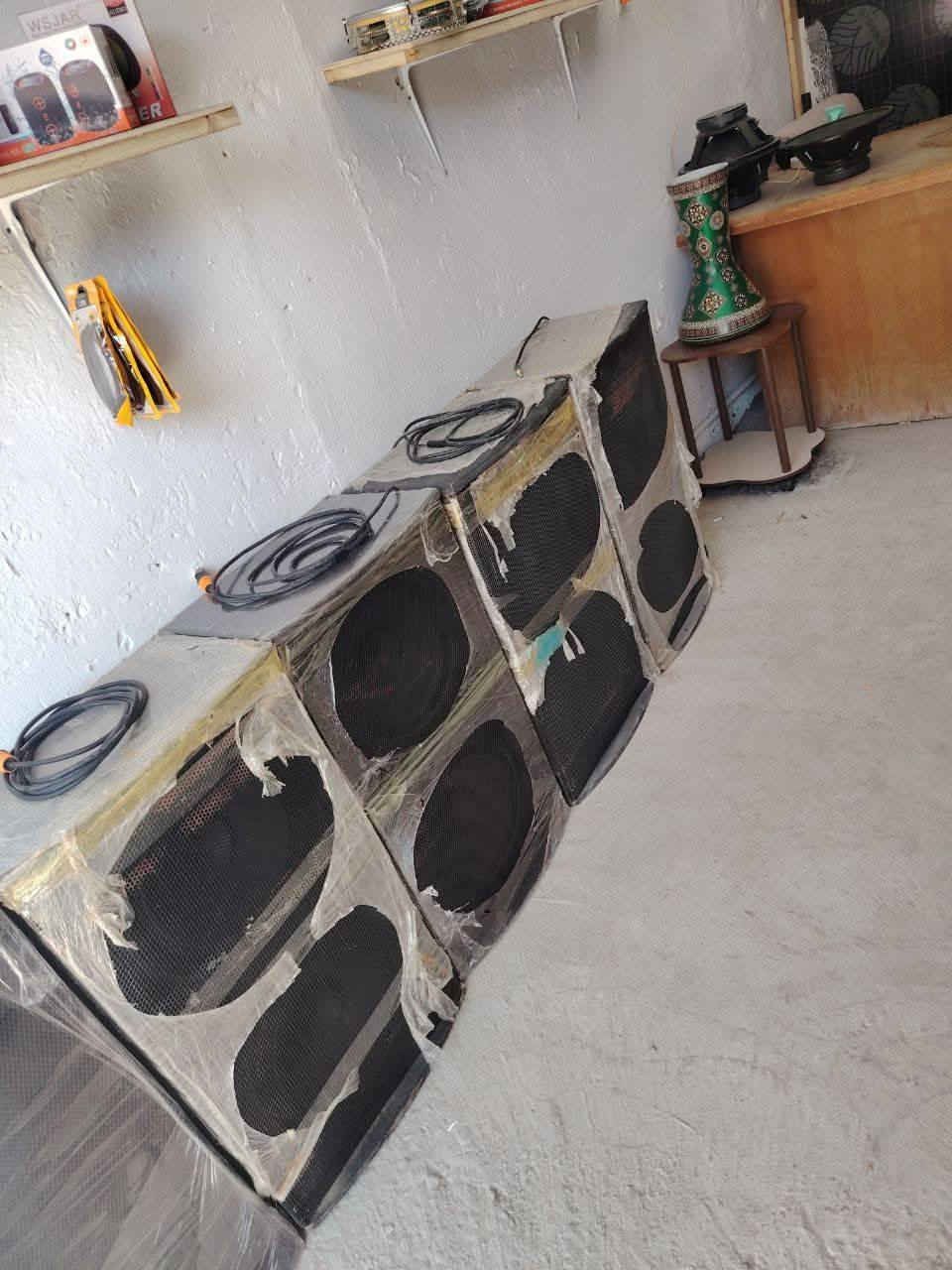 سماعات 12*12
ثنائي 3 زواج للبيع مستخدم نضيف 
سعر زوج 250 لا يوجد توصيل 
عنواني بابل محاويل *********** بي واتساب
