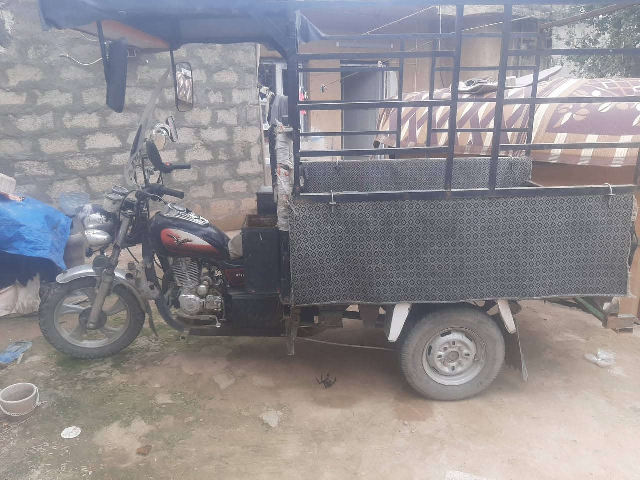 السلام عليكم  ستوته موديل 17 محرك 25 جديد منفيس بيه شرط ركبه محرك اكسل شاصي كلو شرط  مال جناي 
السعر مليون وميه وخمسين وبيه مجال هذا رقم صاحبه
***********
