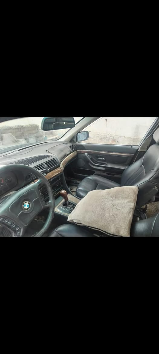 سلام عليكم للبيع بي ام كاسحة 8سلندر
موديل1996 البنيد طاير على جامة ومصلحة سعر55وبيهة مجال عنوان ابو غريب مكلف بنشر رقم صاحب سيارة +964 770 570 8814
