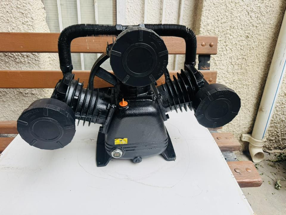 تاروسة كمبريسر حجم 90 كبير مال بطل 500 او 350 نظيفة جدا اتوسان تركية شغالة مستعمل قليل كلش بدهن شركة جان مربوط من جهة بانزين ما مشغلي كم مرة السعر 200 وبي مجال بسيط 
مكاني بغداد 
***********
