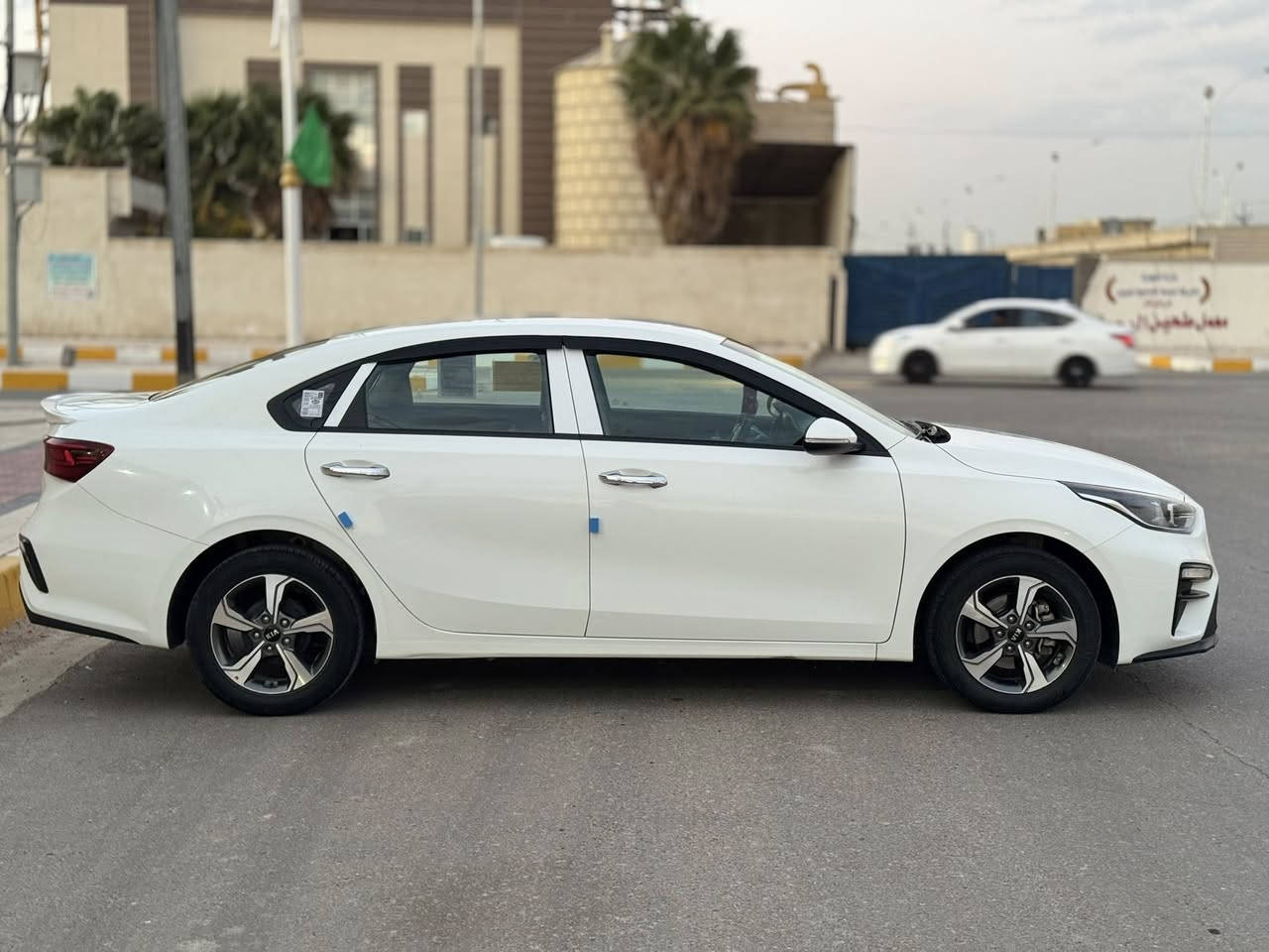 السلام عليكم
كيا سيراتو 2019وارد خليجي سعودي رقم بغداد ب اسمي بيه باب اصلي مبدل والقديم موجود وباقي كفاله من شخط وبارد حتى دعاميات محرك 1600 شرط مامفتوح نص فول تبريد قطعتين مري شفط ليد امامي خلفي حدادية تبريد تخم تاير جاهزه مابيه نقص احلا من الصور السيارة 
مكان السيارة:الناصرية:الصالحية
السعر:150وبيه مجال ترهم مراوس
***********
