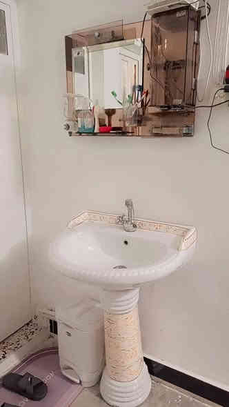 غراض للبيع مغسلة والمراية 40 زوجين مدات ومعرض 40 سخان 40 معرض 150 كاونتر 100  المجرات 2 على 10 وبيهن مجال الي يريد يتصل على هذا الرقم ***********
