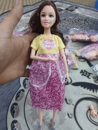 باربي • ١٠ قطع • حامل و٣ أطفال