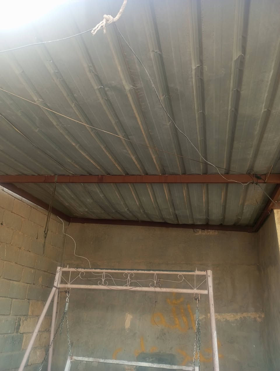 حجمها العرض 7متر والطول جهة 3متر وجهة 4متر للاستفسار الاتصال***********
***********
