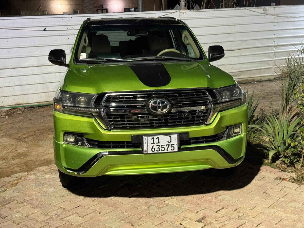 سلام عليكم ،،علا بركت الله تعالى 
للبيع لاندگروز 2010مميزه
مكفوله من حادث وگصه السياره كلش نضيفه گير ومكينه وحداديه مكفولات تبريد شرط ثلج مكينه 6سلندر 
مكاني كربلاء 
للأستفسار ***********3
