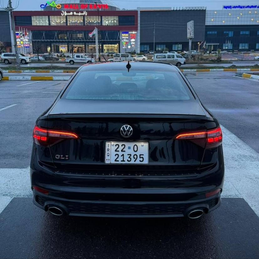 ڤۆڵگسواگن جێتا 2023 مواسەفات GLI Autobahn  
قەپات قەپات مواسەفاتە ئۆتۆبان 
لایت و ڕادێتەر و ڕادار و هەموو شتێکی بیلادییە
دەسکاری نەکراوە 
تەنها سێ جێگا کارتی بچوکی هەیە 
و هیچ پارچەیەکی بۆیاغ نییە 
ژمارەی شانسی : 3VW2T7BU0PM003381
 بەناوی خۆمەوەیە بەشەرتی تەحویل و غەرامە 
سەنەوی و ژینگە و ڕێگاوبانی تازەیە

سـعـر : لە کۆمێنت داوابکە ڕاستەوخۆ بۆت دێت 📥 

گێر و مەکیەنەی بەشەرت 
هیچ کێشەیەکی تێدا نییە 

ژمارەی خاوەنەکەی 
***********
