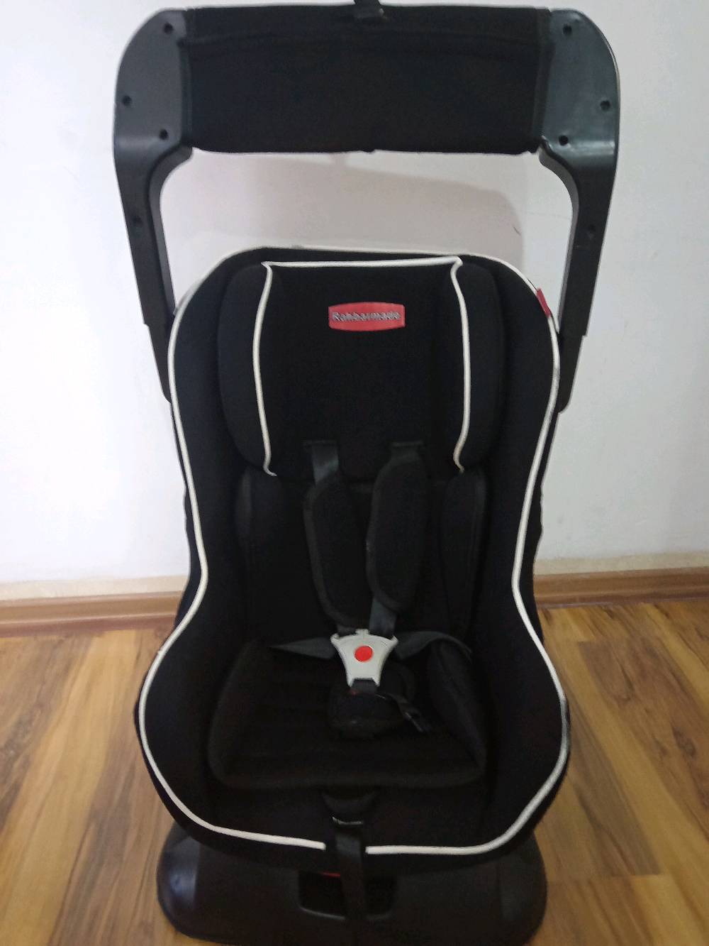 كرسي سيارة الأطفال منام وجلوس يكفي لحد ٤ او ٥ سنوات 