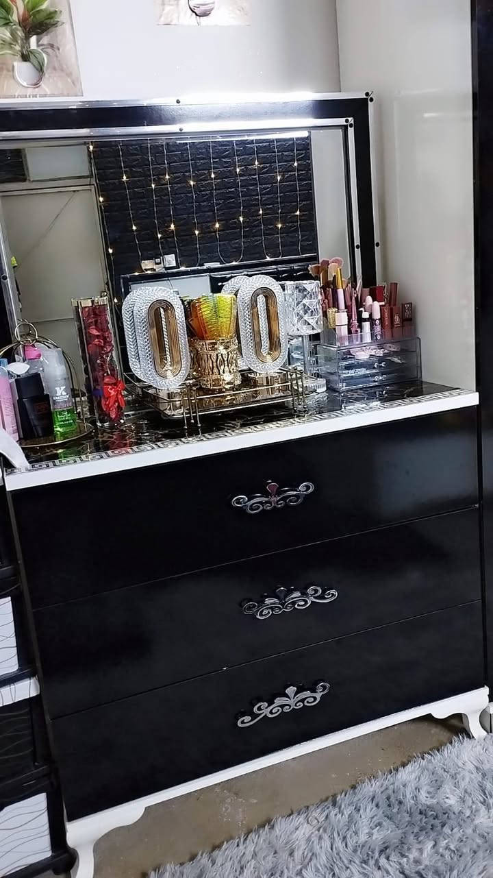 البيع خشاب تركي ست قطع نضيف تواصل معه لرقم *********** *********** x
