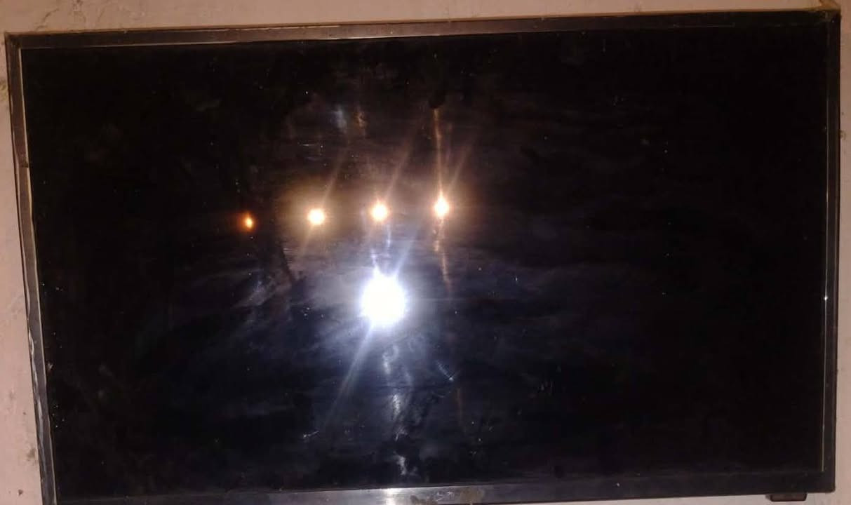 السلام عليكم بلازمة للبيع حجم 32بدون نت نظيفة السعر 80الف مكان الزعفرانية شارع المركز الاستفسار خاص او على رقم ***********
