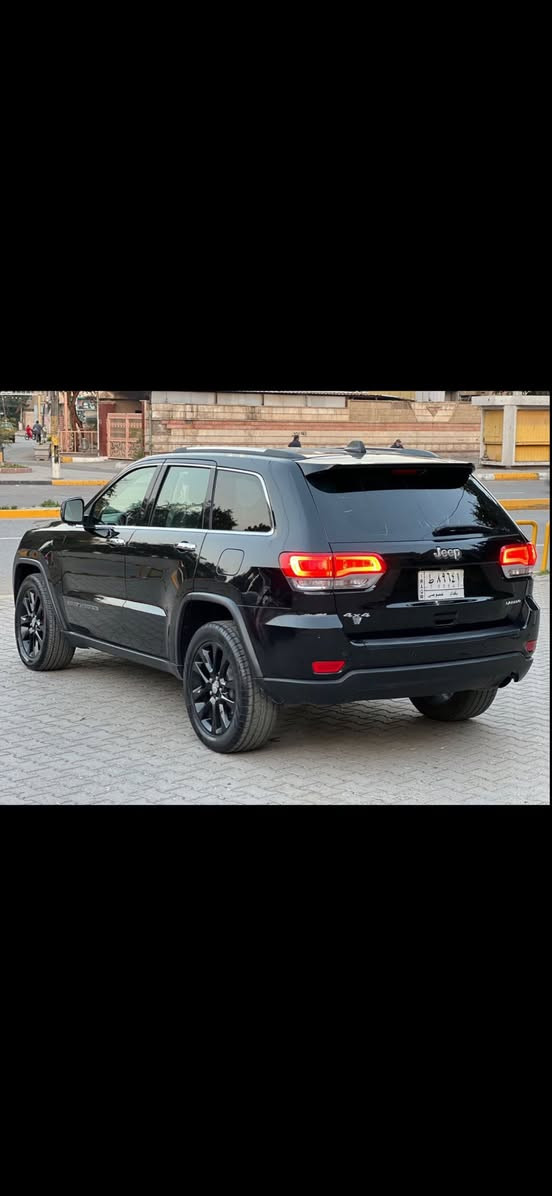 # للبيع او المراوس حسب القناعه 

جيب موديل 2018 شيروكي 
حجم المحرك: 3600
المشي: 60 ميل 
دفع رباعي 4×4 ✅
تشغيل عن بعد وبيه هواي مواصفات 
السعر: 200ورقات وبيه مجال بسيط 
الحوادث: جاملغ وبنيد. فقططط بدون شاصي ولغد سليمه 
للامانه مكينه مجفته  بساتم 14 ومابيه  اي نقص انسه شي اسمه دوانز 
السيارة نظيفة وجاهزة للفحص
📩 للتواصل ***********
مكاني بغداد السيديه
