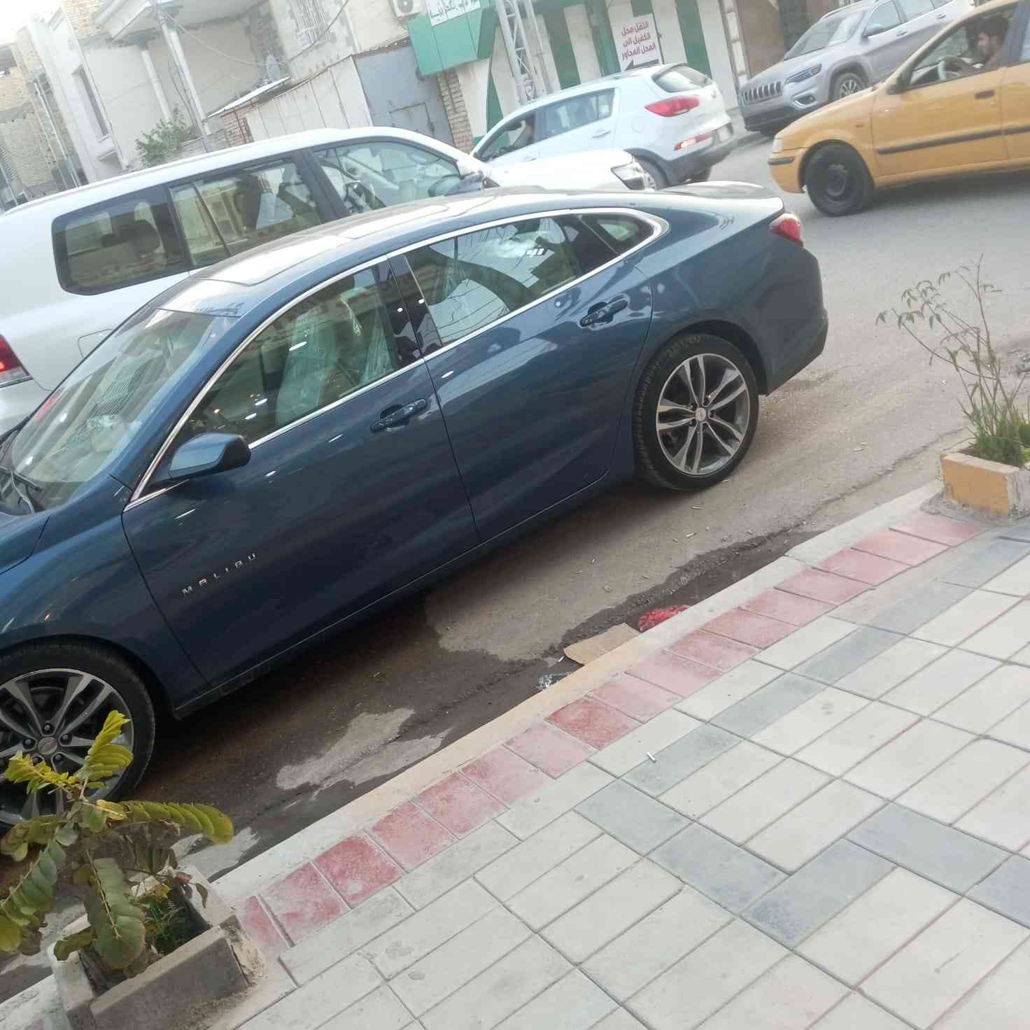 السلام عليكم.
شوفرليت ماليبو 
موديل 2024
فئة بريمير
مكينه 1500تيربو
المواصفات اوتو بارك
(1)- اللون ازرق
(2)- عداد المسافه :  8 الف كيلو 
(3)- -محرك 1500 تيربو 
(4)- كير 9 نمر
(5)- بصمة تشغيل وبصمة أبواب
(6)- تشغيل عن بعد 
(7)- ويل فراشه حجم 19
(9)- إشارة بالمراية
(10)- نقطة عمياء بل مراية
(11)- لايت زنون بلادي
(12)- لد أمامي 
(13)- فول تحكم ستيرن 
(14)- كشنات كهرباء 
(15)- تبريد قطعتين 
(16)- كشنات جلد ابيض بلادي 
(17)- تبريد كشنات 
(18)- تدفئة كشنات
(19)- كشن ذاكره خزن 
(20)- تدفئة ستيرن
(21)- صاج بلادي 
(22)- سماعات BOSS
(23)- مانع انزلاق
وبعد مواصفات بيها معروفة 
السيارة كللش جديدة 

#جاهزة من كل النواحي 
علما سيارة حرة تترقم جميع المحافظات 
السعر / 145

العنوان / العماره

للاستفسار/***********
