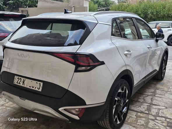 اسبورتج ٢٠٢٣ ،ضمان شركة اكدال 
ممشى السيارة/٤١ الف كيلو 
مواصفاتها فول قمارة حديد ،رقم اربيل باسمنا تحويل مباشر 
مكفولة من الصبغ والفتح فقط بارد على كد شبرين بالبابين جهة السكن والمحرك مفتوح فقط الوجهة منه 
والسيارة ماناقصها اي جهة 
موقع السيارة بغداد 
الاتصال/***********
***********
