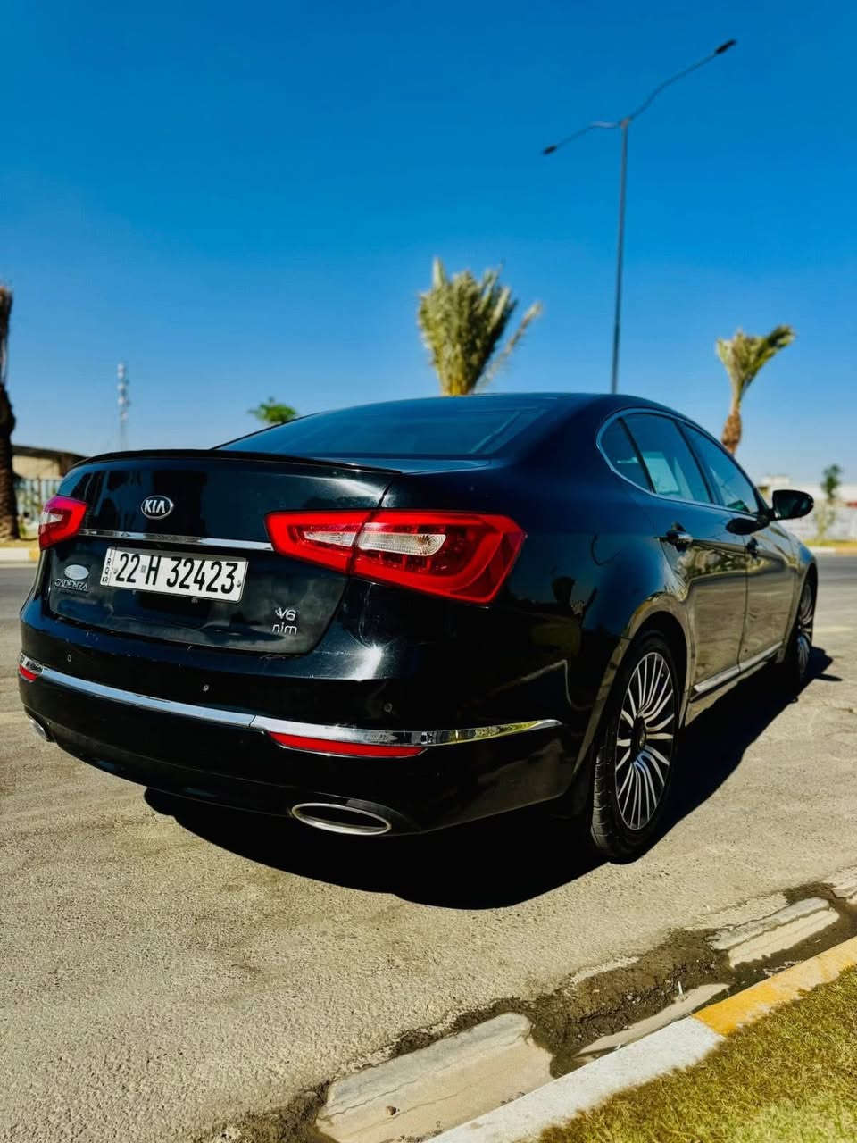‏ ✅👑KIA CADENZA💰 موديل 2014‼️ خليجي مكينة  V6✈️✈️
السيارة فول الفول ملكي 👑👑👑
1: فول تحكم ستيرن 🔺
2:شفتات ستيرن 🔺
3 كشن كهرباء+ خزن ميموري 🔺
4:بنوراما 🔺
5:بك لايت لد🔺
6: زراك لايت 🔺
7: شاشة + كامرة 🔺
8:شاشة اعطال 🔺
9:كير اوتو + عادي 🔺
10: تدفئة تبريد كشنات🔺
11:كشنات جلد لون ابيض ملكي ⚪️🔺
12:مري شفط 🔺
13:لايت عدستين LED🔺
14:لد نهاري 🔺
15:حساسات خلفي ++امامي 🔺
16:بلوجكتر LED🔺
17: ستيرن كهرباء 🔺
18: اوتو هولد 🔺
19:هند بريك بصمة 🔺
20:سستم  صوت💿 انفنتي  10 سماعات 🎧🎧🥁🔺
21:علامة كدنزة بلدوسة 👑
22: ويل كب عدد 5‼️
23:تحكم خلفي تبريد + سستم الصوت 
24: تبريد خلفي 
24:بردة خلفية 
25: مري قلاب 
26 : تخم تاير جديد + بطارية جديدة 

السيارة فول للاخير ملكي  السيارة باسمي  تحويل مباشر 
 بيهة  ملاحظات  بسيطة وبيهة حار على كد 4 اصابع باب السايق ممصبوغ ❌❌فقط مصلح وخليتلة فابلون  السيارة بدون قطرة صبغ بلادية 💯💯 صدر جديد  
السيارة ماشية 140 الف 
عنواني  بغداد  حي الجهاد 
سعر  السيارة 135 وبيها مجال شي قليل 
للاستفسار اكثر ***********

