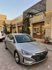 الانتره 2020 محرك 2000 دوش السياره ليبل واحدمكفوله من الصبغ عدا الدعام...