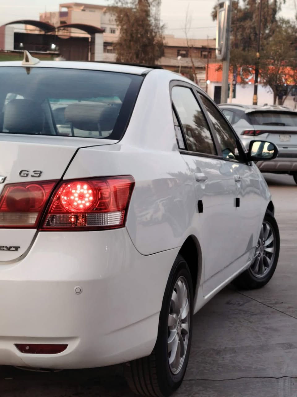 للبيع 
BYD 2014 G3 سعرها 68 مجال بسيط 
صبغ شبر بالجاملغ الامامي فقط بدون تقحيل بدون دواخل 
محرك كير تبريد طخم شرط 
مواصفات فول 
كير توماتيك
سلايت 
بصمه 
كشنات جلد 
تحكمات استيرن 
ويل كب 
جامات كهرب 
سياره جاهزه مايرادلها مصرف 
رقم اربيل جديد هزه سنويه جديده شرط التحويل 
مكان سياره موصل 
***********

