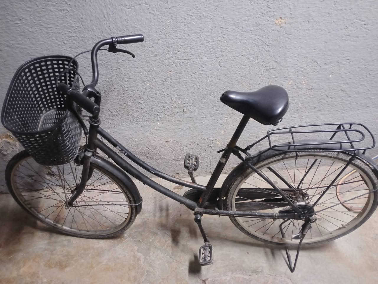 سلام عليكم بايسكل لبيع حجم 26بايسكل نظيف بريكات امامي خلفي موجود تايرات جديد كلشي مابي سعره 50رقم ***********
