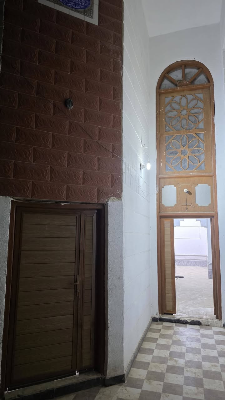 بيت إيجار بحي أور يم المدرسه الايرانيه طابقين ترميم حديث مساحته 140 متر
3 غرف نوم وصاله ومطبخ واستقبال وصحيات ايجاره 600
***********
