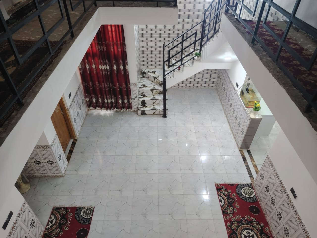 دار للبيع 200 متر طابق ونص درجه أولى
طابو صرف سند حر بسمي عله ساحه
يحتوي عله اربعه غرف 
لسعر 175 وبي مجال 
لستفسار 
***********
