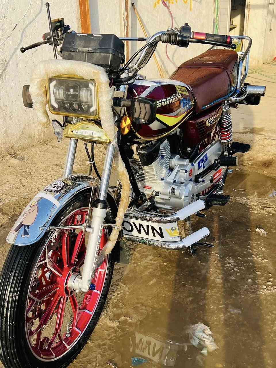 السلام عليكم

دراجه ايراني 

موديل 2025.            محرك    200cc

لون ماروني دراجه زيرو ما مدحلك بحلالي بس تركب وتشوف ذا مو أريح من البوكسر كهربائيات  اشاير كله شغاله كامله           اوراق كامله 

❗️دراجه سوبر يعني تبريد لمكينه.         ***********  

السعر_____850  ولحد يكسر بيه تلكه احسن منه 

                       ❗️كفاله عامه  

مكاني بغداد العامريه      رقم ***********
