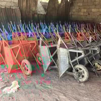 عربة تراب حدادي • استندر • جملة