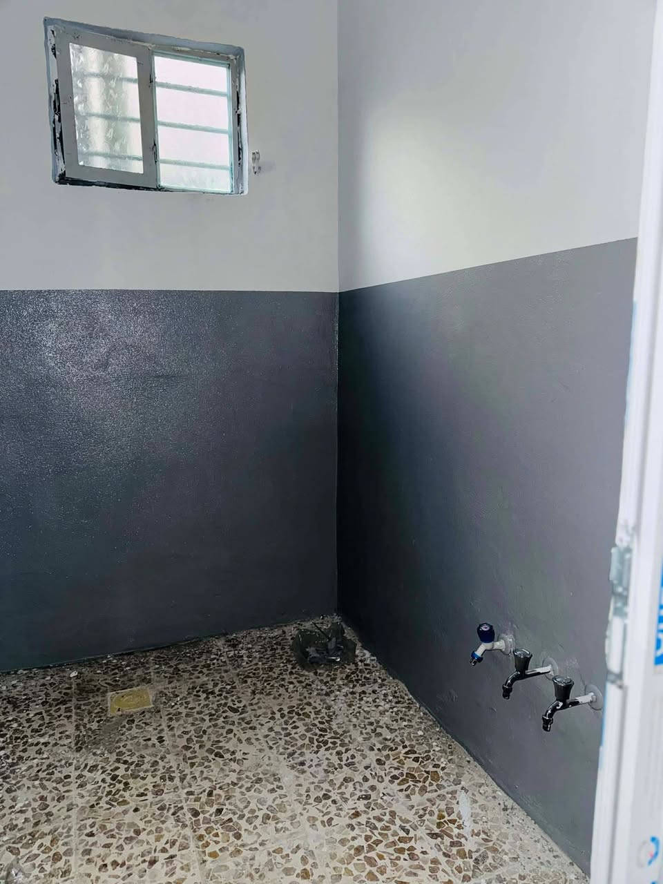 بيت للبيع المساحه 125متر البيت طابق ونص البيت سند طابو الزهور شرط العنوان موصل حي  شارع 30خلف مدرست   المكارم السعر64 مليون وبي مجال الاستفسار اكثر الاتصال *********** واتساب
