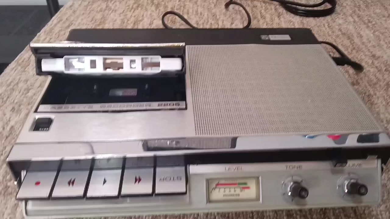 مسجل فيلبس يسموا ابو الساعة استيراد الشركة الافريقية
صناعة السبعينات
شغال امبدل بي محول النظافة ٧٠بالمية كما موضح بلفديو
السعر عل الخاص الماسنجر
يوجد توصيل جميع المحافظات


**إذا كنت صاحب هذا الإعلان وتريد حذفه لأي سبب، رجاءا أرسل رسالة إلى الدعم الفني**