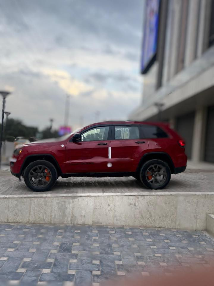 السلام عليكم
جيب  ترايل هوك هيمي 5700
موديل : 2018
ماشية :89
المواصفات 
( أعلى فئه بجيب )
بانوراما 
بصمة + بصمة ابواب 
تشغيل عن بعد 
جكات 
رادارات
قيادة ذاتيه 
تحديد مسار 
كامره
شاشة امامية وشاشات خلفية 
كشنات جلد + تدفئه + تبريد + لون احمر + كهرباء 2
التنته كنتاره 
ذاكرة خزن ميموري 
ماوس 
توقف ذاتي عند الاقتراب 
تحكم ستيرن جهتين 
كروز سرعة 
شفتات ستيرن + ستيرن كهرباء 
لايت زنون دبل عدسة + بلوجكتور زنون + لد امامي 
سستم صوت سماعات + دمام خلفي 
فور ويل 4x4 
مري شفط كهرباء 
ترحيب 
اشاير بالمري 
ويل كب بلاك 
هوك خلفي 
دبل كزوز 
الون : ماروني  مميز
الحادث : بنيد وجاملغات الاماميه بيهن كلير من امريكا
صبغ داير جاملغ خلفي بل عراق
 ( ايرباك طاك مرجع بلادي )
ملاحظة : السيارة جديدة جداً وجاهزه من كلشي بدون اي نقص السيارة تجيك رقم بغداد جديد تحويل مباشر
 السعر 235وبيها مجال

للاستفسار الاتصال على هذا الرقم ‭٠٧٧٢ ١٧٧ ٢٥١١
