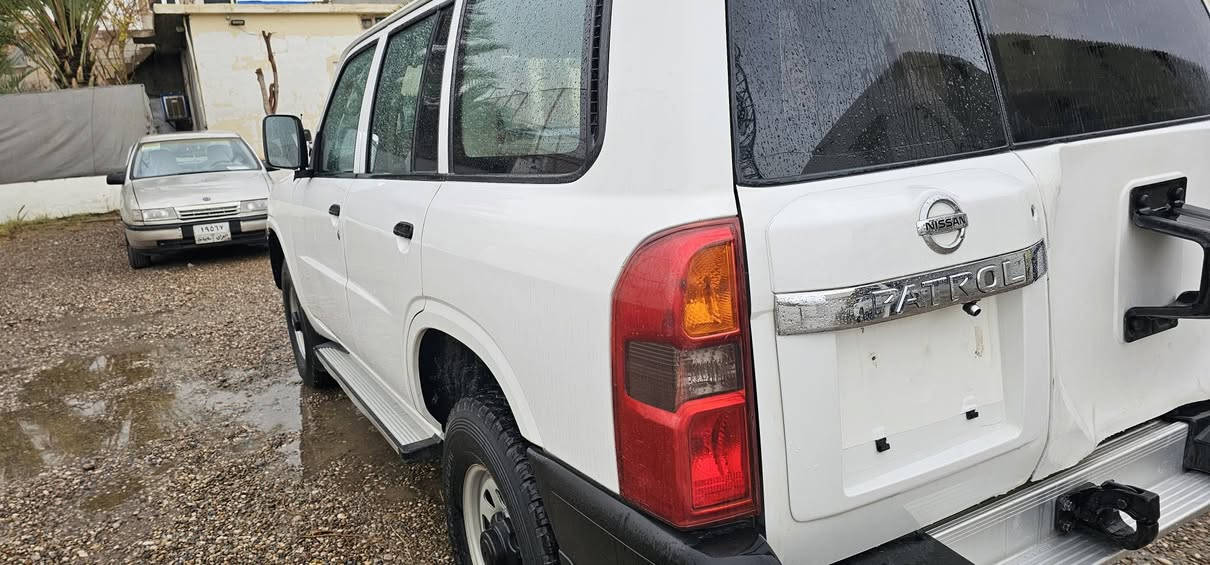 پاترۆڵ سفربۆفرۆشتن بێ ڕەقەم  2007مەکینەوگێڕوئەکسل بەشەرت نمونەلەجوانی ناودەری لۆک یەک جەملغی پێشی بۆیاغەبێ ناوگرتن پەتانەودەرگای دوای نەتەقیە سعر112$مجالی تیایە***********/*********** لەکلارە
