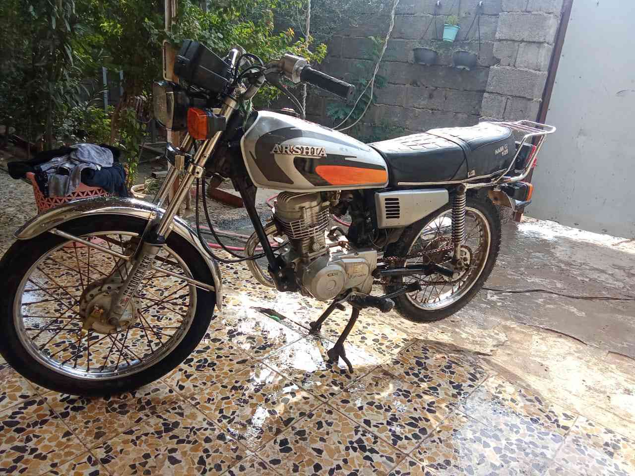 السلام عليكم شباب 
دراجه لبيع موديل 20اوراق اصولي اوراق بجيس 
كوت شارع النفط 
*********** اعيد انشر سبب الوعود الكاذبه
