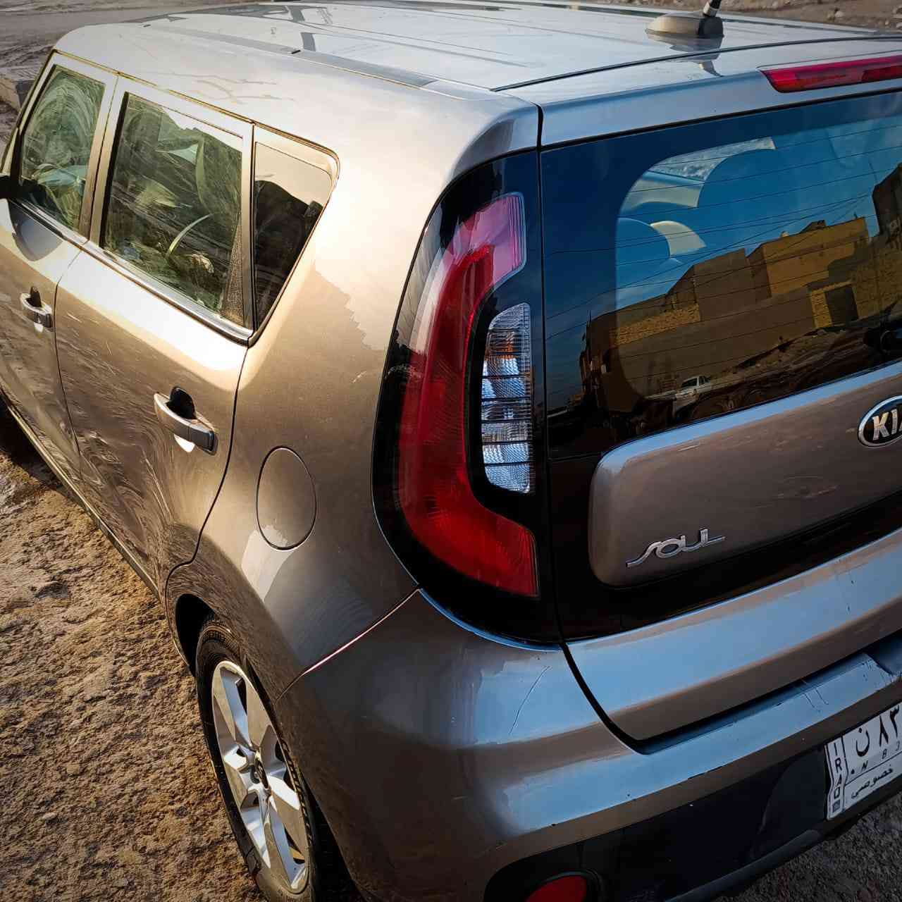 السلام عليكم للبيع كيا صول موديل ٢٠١٨ الضرر، واضح بالصور الايرباكات مكفولة رقمها بغداد باسمي موجودة بالكوت السعر ١١٥ ورقة للتواصل ***********
