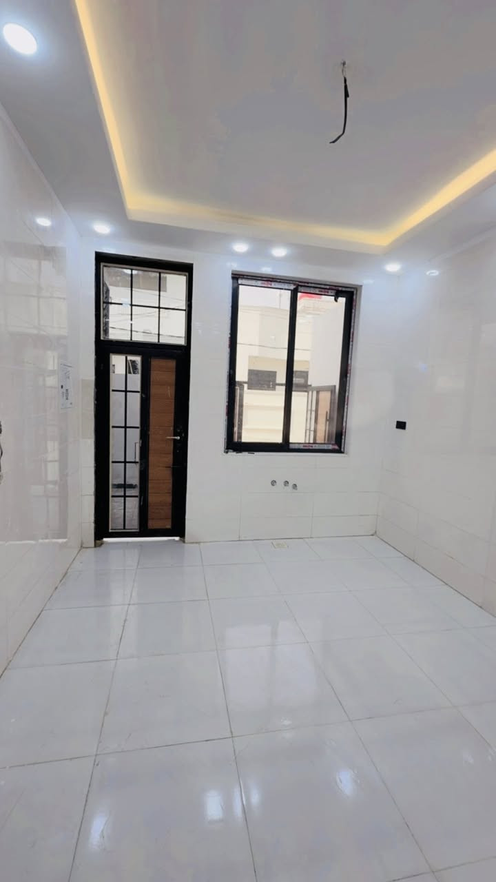 يوجد بيت مساحة م150 طابقين بنيان حديث 
4 غرف نوم صالات 2 مطبخ استقبال مجامع صحية 
العنوان التقية الثاثة الاستفسار خاص او اتصال 
***********
