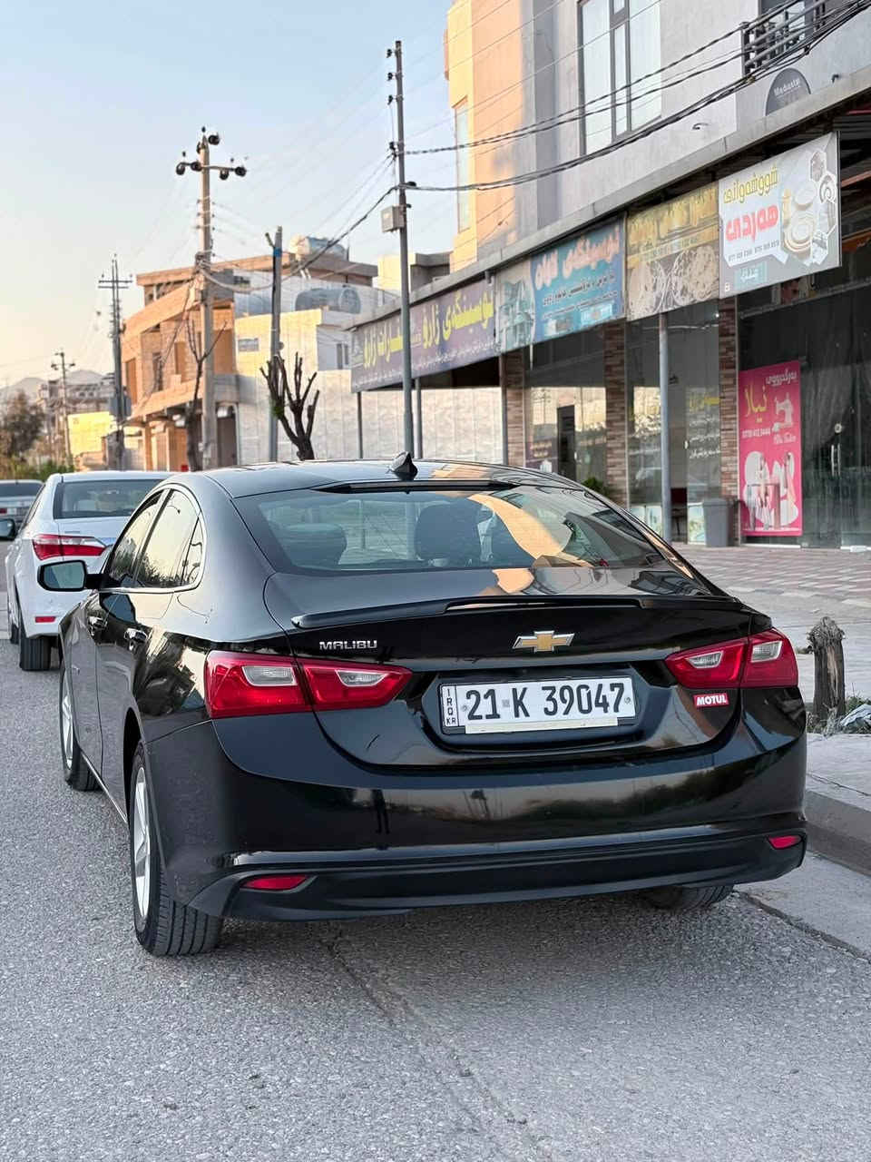 السلام عليكم  
Malibu 2021 
 سەیارەکە مواسەفاتی LS 
پێش و دوای کەپسە ٣ پارچەی ئەمریکای بۆیاخە بێ ناوگرتن بێ مەعجوم بێ لێدران 
سەنەوی رەقەم و ژینگەی تازەیە 
کامل سێرڤس کراوە و ٢٥٠ مەسرەفی تیا نییە 
ماڵی دۆستە 
سعری ١٠٥ وەرەقەیە 
دەعمەکەی زۆر خەفیفە و ڕەسمی دەعمەکەم داناوە 

***********
