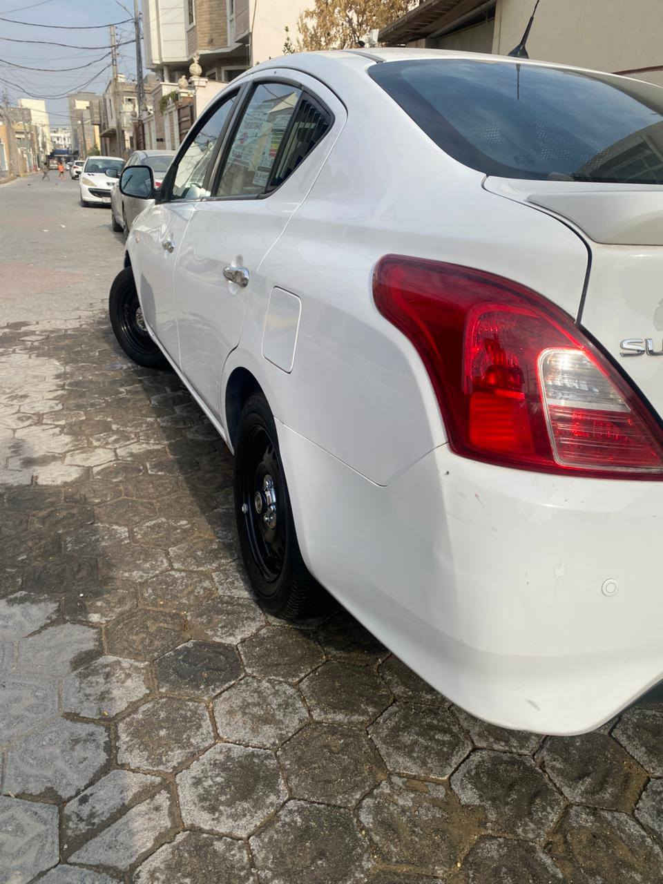 سلام عليكم للبيع نيسان صني هندي البليته الزركه موديل 22 رقم سليمانيه الجديد هزه براد لوحات كله جديد سنويه ل٢٧ تحويل ثاني يوم مكفوله من الصبغ بيه بارد بالجاملغ الامامي فقط مأشر عليه شاشه تاب كاعيه مدوشمه  ماشيه ٧٠ الف كيلو حقيقي السياره جاهزه علئ اخر حبايه صدر امامي خلفي تخم تاير كير مكينه كفاله عامه تبريد ثلج السعر ١١٧ وبيه مجال للطيبين الاستفسار *********** العنوان الرمادي شارع ١٧ مقابل جامعه الهدئ
