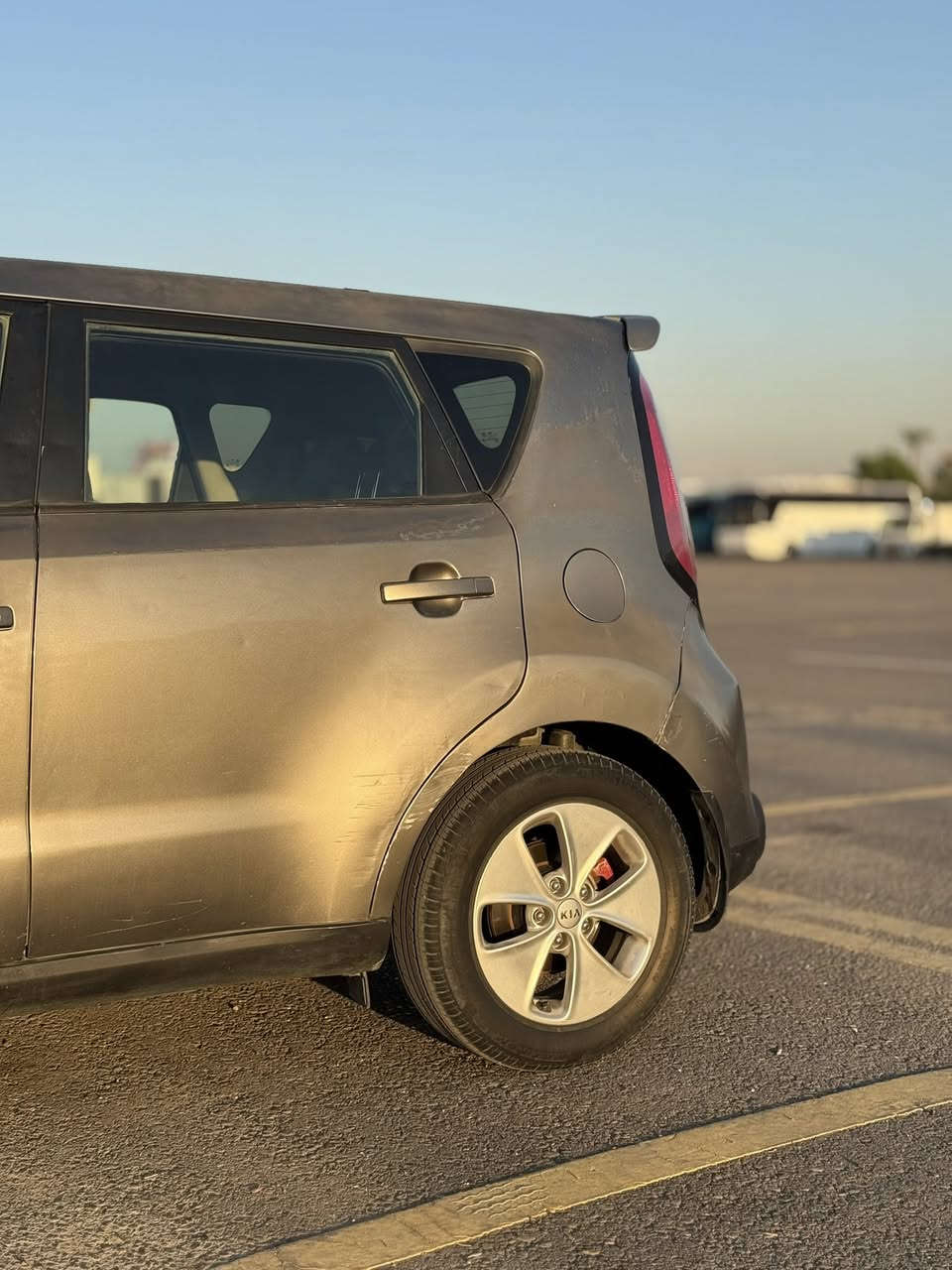 السلام عليكم
للبيع او المراوس بكورلا هايبرد 

كيا صول 2015 وارد امريكي

مكينة 1600 GDI بحالة ممتازة

السيارة بيها جاملغ امامي من امريكا بدون دواخل

بدي السيارة جارد يرادله صبغ مثل ما موضح

ماشية ٧٧ الف ميل تراي للبصرة

كير مكينة مكفولات تبريد منقص غار فقط 

السعر 86 ورقه بيها مجال

مكان السيارة بغداد حي الجامعة & الشعب

0771 558 2821

0787 444 2024
