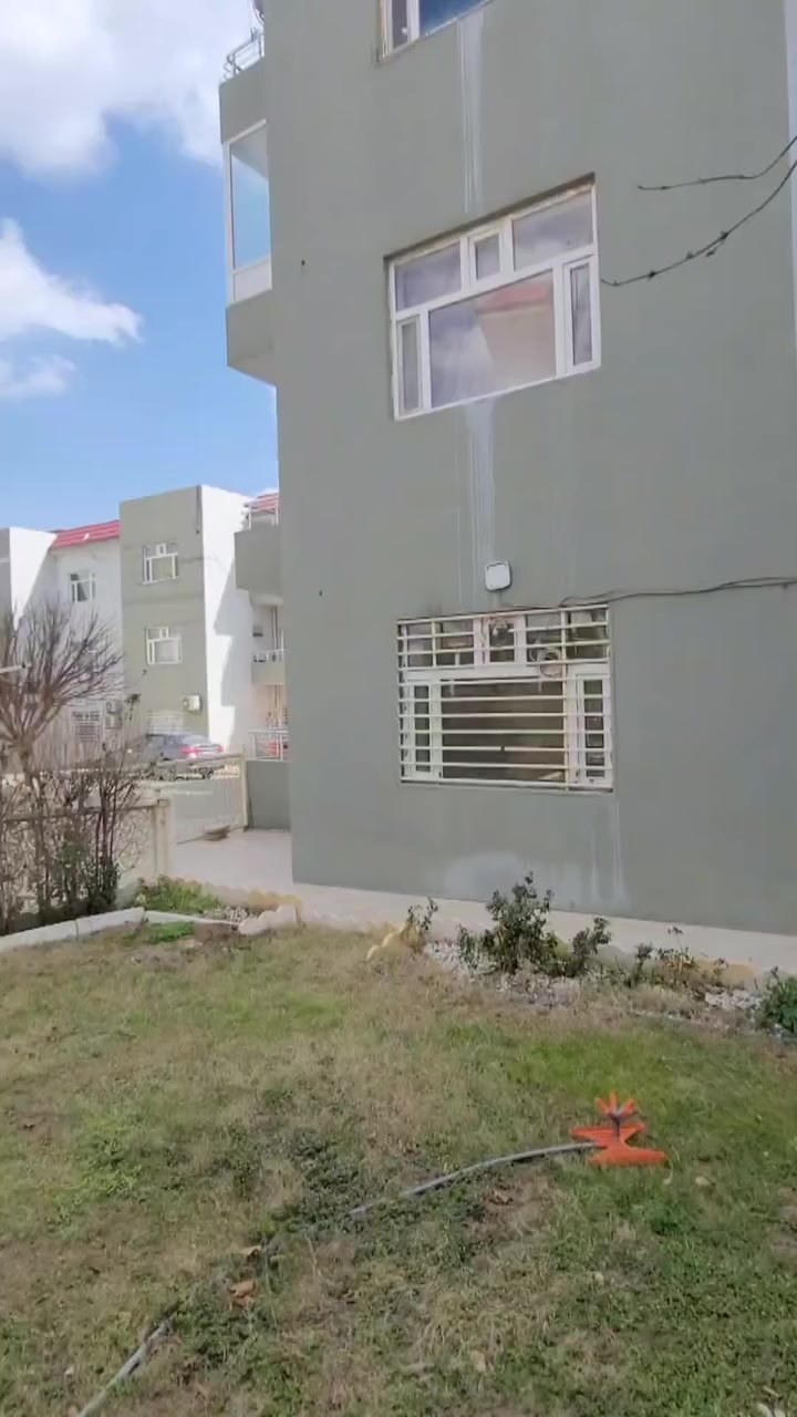 شوقەی 3 نوستنی بەردەم باخ بۆ فرۆشتن

ڕووبەری 114 مەتر 
شوقەکە قاتی ئەرزیە
بەردەمی باخە
ڕوی ڕۆژهەڵات و ئەزمەڕ
سێ نوستن 
ئەرزی تەختە و کاشیە
شوقەکە نوێ و پاک و خاوێن ماوەتەوە
شوقەکە دەرگای تایبەتی هەیە و دەتوانرێت لە دەرگای ڕاڕەوەکەی هاتوچۆ نەکرێت
نوستنەکانی دەکتی بۆ دانراوە
شوقەکە لە پڕۆژەی شاهێن سیتیە لە ڕاپەڕین 
پڕۆژەکە قوتابخانە و باخچەی ساوایانی تیایە
کامل خزمەتگوزاری هەیە
کۆد: E - 31
نرخ: تەنها 5 دەفتەر مامەڵە

بۆ زانیاری زیاتر پەیوەندی بکەن بە ژمارە تەلەفۆنی خوارەوە یاخود نامە بنێرن بۆ پەیج

☎️ کڕین و فرۆشتن: *********** 
☎️ موڵکی کرێ: *********** 

 عقارات ڕەوەند ستەیت 
بۆ ڕاوێژکاری خانوبەرە و وەبەرهێنان
للاستثمار العقاري والاستشارات
For Real Estate Consultant and investment 

#aqarat_rawandstate #nwsingay_rawandstate #foryoupagereels #foryoupageシ #viralphotochallenge VIP sale Rent villa realproperty عقارات_ڕەوەندستەیت نوسینگەی_ڕەوەندستەیت مولکی خانوو باخ زەوی ڤێلا کرێ للبیع فرۆشتن کڕین
