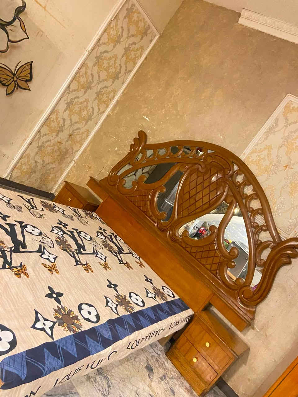 السلام عليكم ورحمة وبركاته من رخصت مدير العزيز عندي غرفه نوم الغرفه  نضافتهن 100‎%‎ اي ضرار ماكو الغرفه داخل وخارج صاج السعر الغرفه نوم 300نهايته مكان بغداد رقم هاتف *********** مكلفه بالنشر اذا تحبون اتصلو عل رقم هاتف

