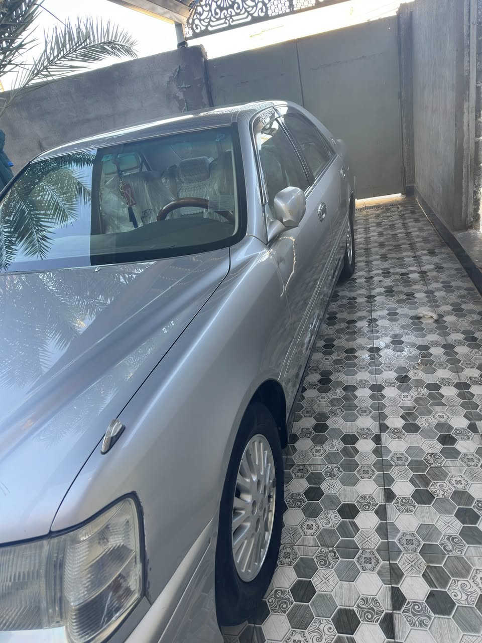 ‏سلام عليكم ‏ملكة كراون موديل 2000 رقم ذي قار سنويه 2027 ‏ كفالة عامة أربع دكم بدون فتحة بالقمره عنوان ذي قار الشطره الاستفسار اتصال على الرقم *********** غير متواجد بالفيس
