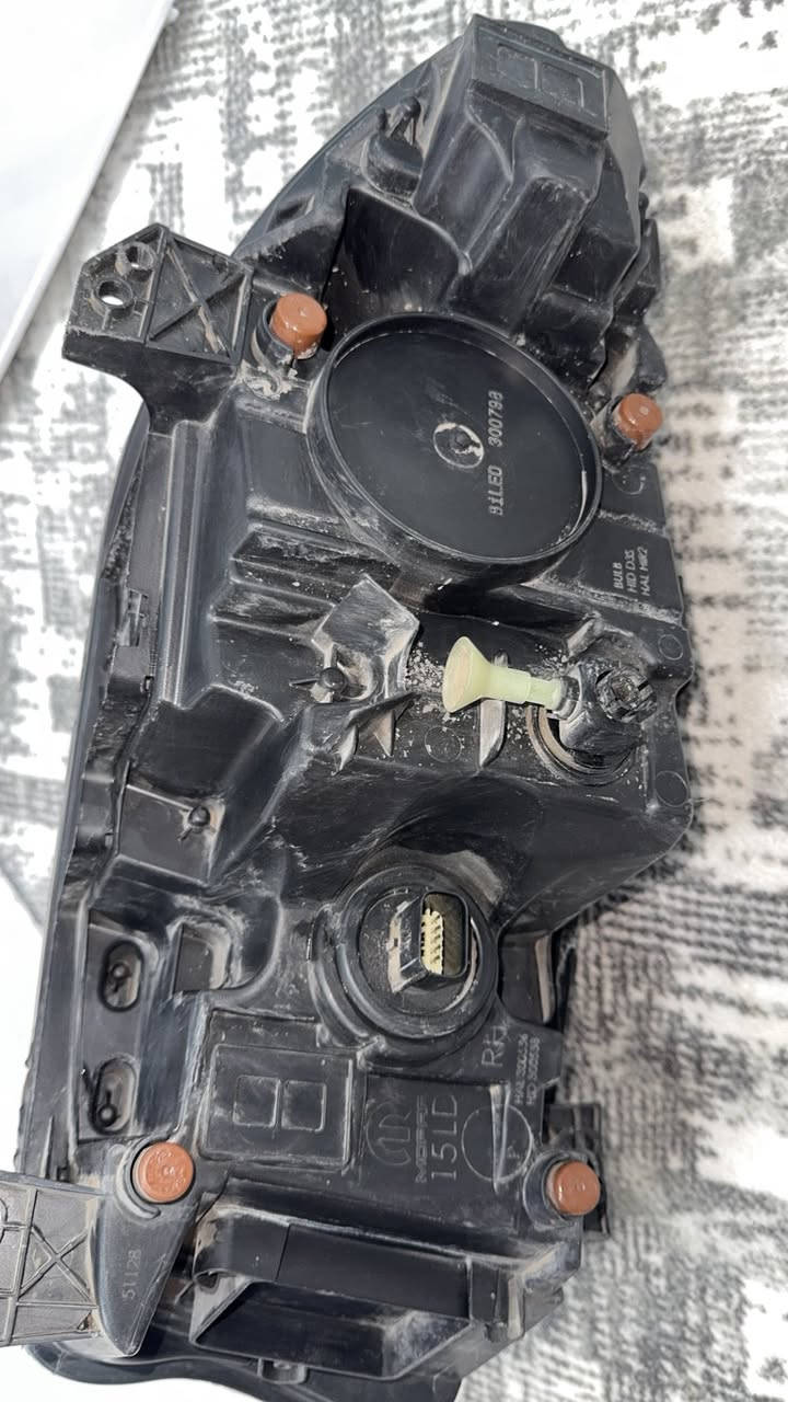 السلام عليكم للبيع لايت اصلي  صفحه اليمني جارجر 23 
السعر 3 ورقات


**إذا كنت صاحب هذا الإعلان وتريد حذفه لأي سبب، رجاءا أرسل رسالة إلى الدعم الفني**