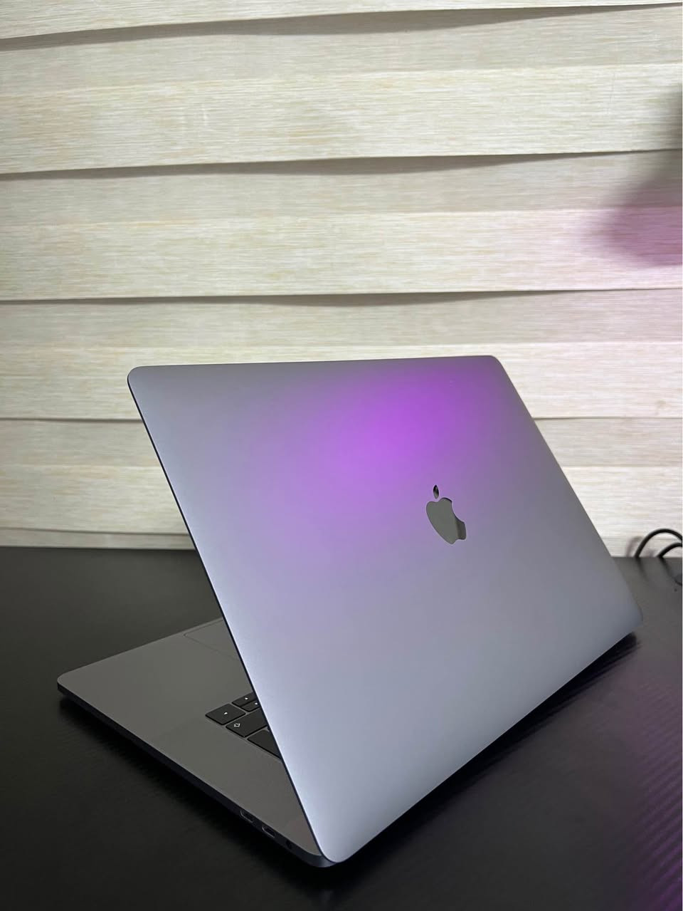 لاپتوپەکئ گەلەک بهئز ئو تەنک ئو راقی بو فروتنئ

‎لاپتوپ یئ تایبەتە بوکارئن ئەندازیاری ئو پروگرام سازی ئو ديزايني ئو هەمی کارئن روژانە…
‎لابتوپی شەحنا اصلی یا دگەل، دگەل چانتەی.لاپتوپ گەلەکئ پاقژە بتمامی بئ کئشەیە 100% 
      
‎             گرەنتیی بو ماوئ پازدە روژا یا دگەل
 

لابتوب نظيف جداً وخفيف وراقي للبيع

لابتوب مخصص لأعمال الهندسة، والبرمجة، والتصميم، وجميع الاستخدامات اليومية…
اللابتوب أصلي بالكامل ويأتي مع الحقيبة.
نظيف جداً وخالٍ من أي مشكلة بنسبة 100%.

ضمان لمدة 15 يوماً مع الجهاز

MacBook pro 2018 💻 

Display /  15,4 inch (2880 x 1800)

Processor / 2,6GHz Dual 6 core -intel core i7

Graphics / Intel UHD Graphics 630 1536 MB
                   Radeon pro 560X

Keyboard / Lead , integrated Touch ID sensor WithTouch Bar 

Memory / RAM / 16GB of 2133MHz LPDDR4 onboard 

Storage / 512GB  PCIe-based onboard SSD

Camera / 720p Face time HD camera 

Battery / 🔋2-3+ hours 

Price: 470$ 
Insta : omed11k
Number : *********** دهوك, العراق
