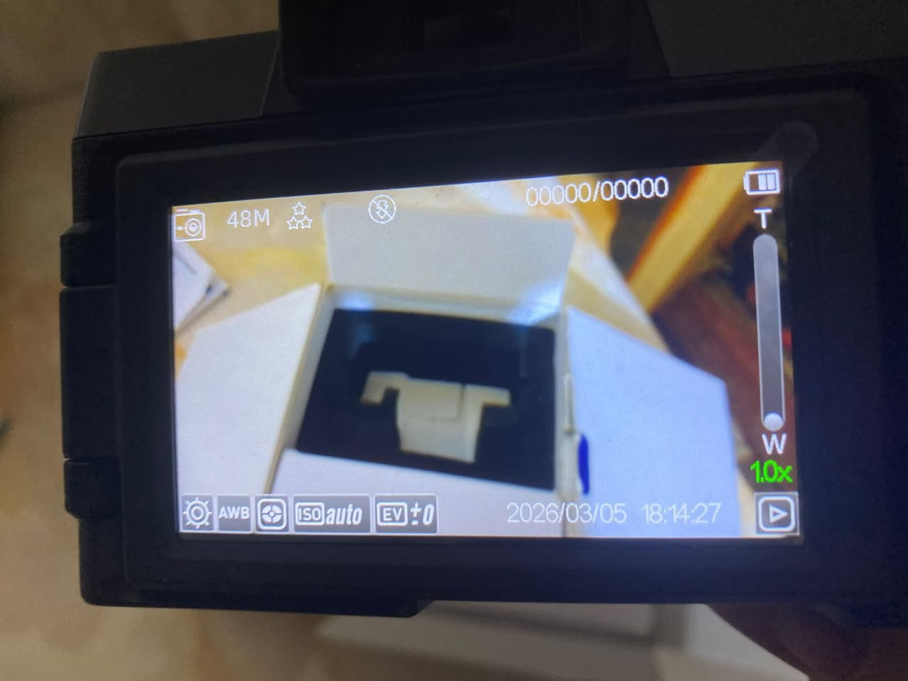 السلام عليكم كاميرا نظيفه كلش للبيع وياها غراضها الكامله سعر 95 الف و بي مجال تواصل *********** بي واتساب
