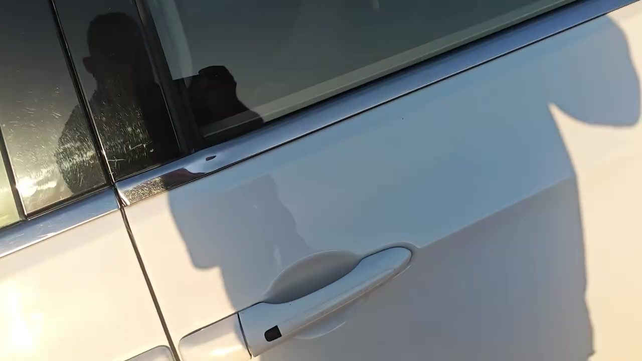 السلام عليكم للبيع كلايسر لون أبيض  امريكي حادثه جاملغ وباب سائق تبديل بلادي جاهزه فول مواصفات السعر دفترين وبيه مجال العنوان بغداد ***********
