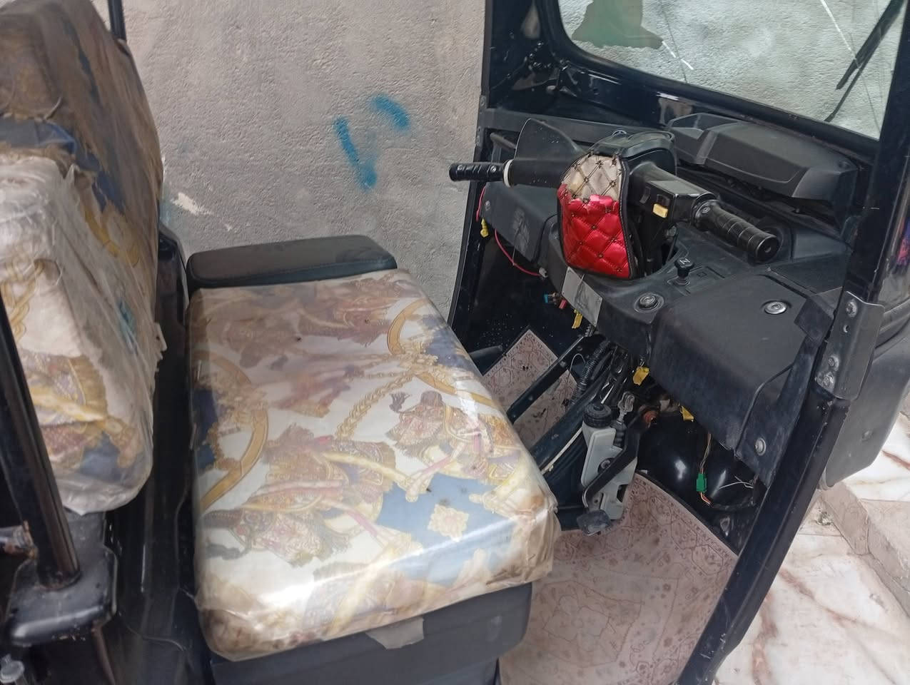 تكتك موديل 22رقم وسنويه شراي بخدمته ما بيه اي ضربه *********** بصره
