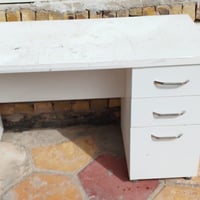 ميز مكتبي • نضيف • ١٢٠×٥٠