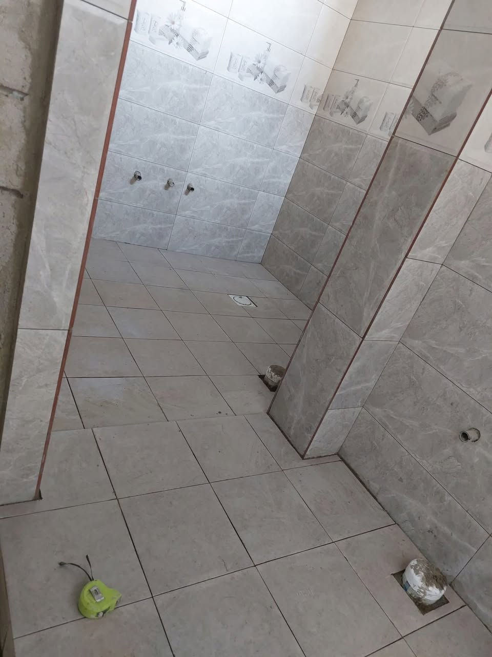 السلام عليكم جزء بسيط من عملنا جدران وارضي للاستفسار 0751181091./.      ‬ ‭٠٧٧١ ٦٩٤ ٣٥٣٤‬
