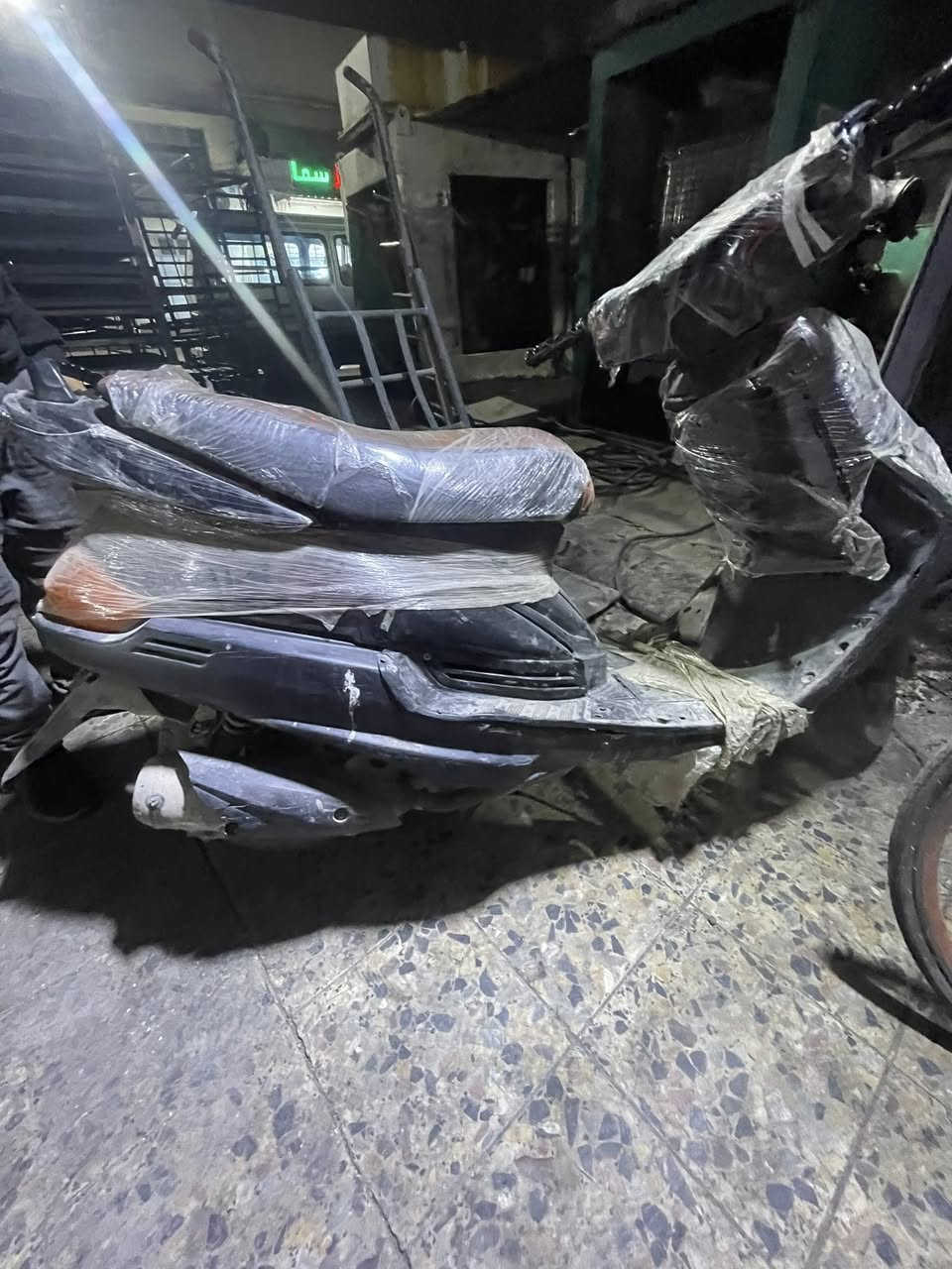 فضائي نكره سلف مكفوله  كفرات حلوه يرادلها غسله كلشي بيها بلادي نقص بس بس بريكات سعرهن قليل سعر دراجه 300 وبيها مجال لل شراي *********** مكاني بغداد كريعات
