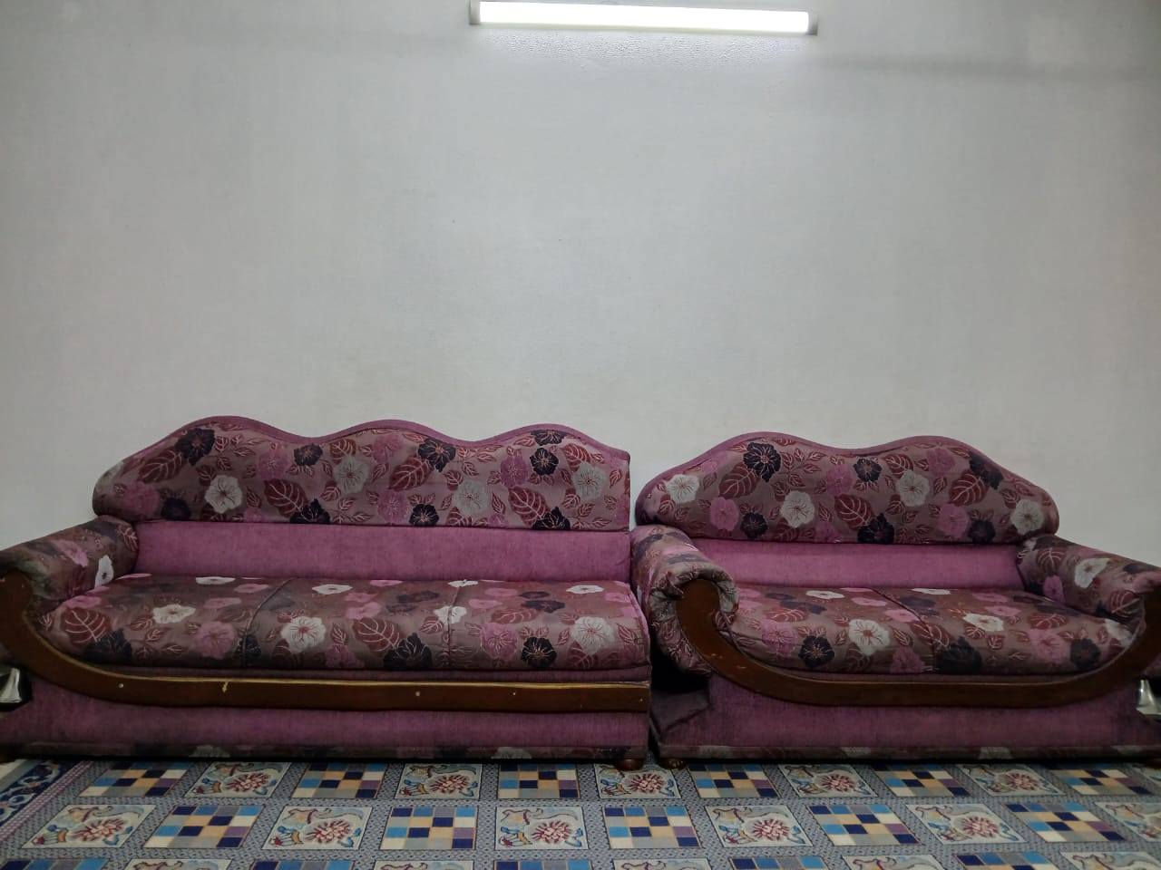 السلام عليكم ، مكلفه بنشر 
تخم عشر مقاعد للبيع بهاذا الشكل  
وعندي طبلات كزاز ٤ طبلات وحده كبيره و٣ صغار بس الكبيرة مكسورة مثل ما موضح بصوره أما الباقيات كلشي مابيهم 
سعر التخم مع الطبلات ب٧٥ ألف وبي مجال للشرايهه   
مكاني بغداد المحمودية  ، أي سؤال أو استفسار أجاوب عليكم 💜.


**إذا كنت صاحب هذا الإعلان وتريد حذفه لأي سبب، رجاءا أرسل رسالة إلى الدعم الفني**
