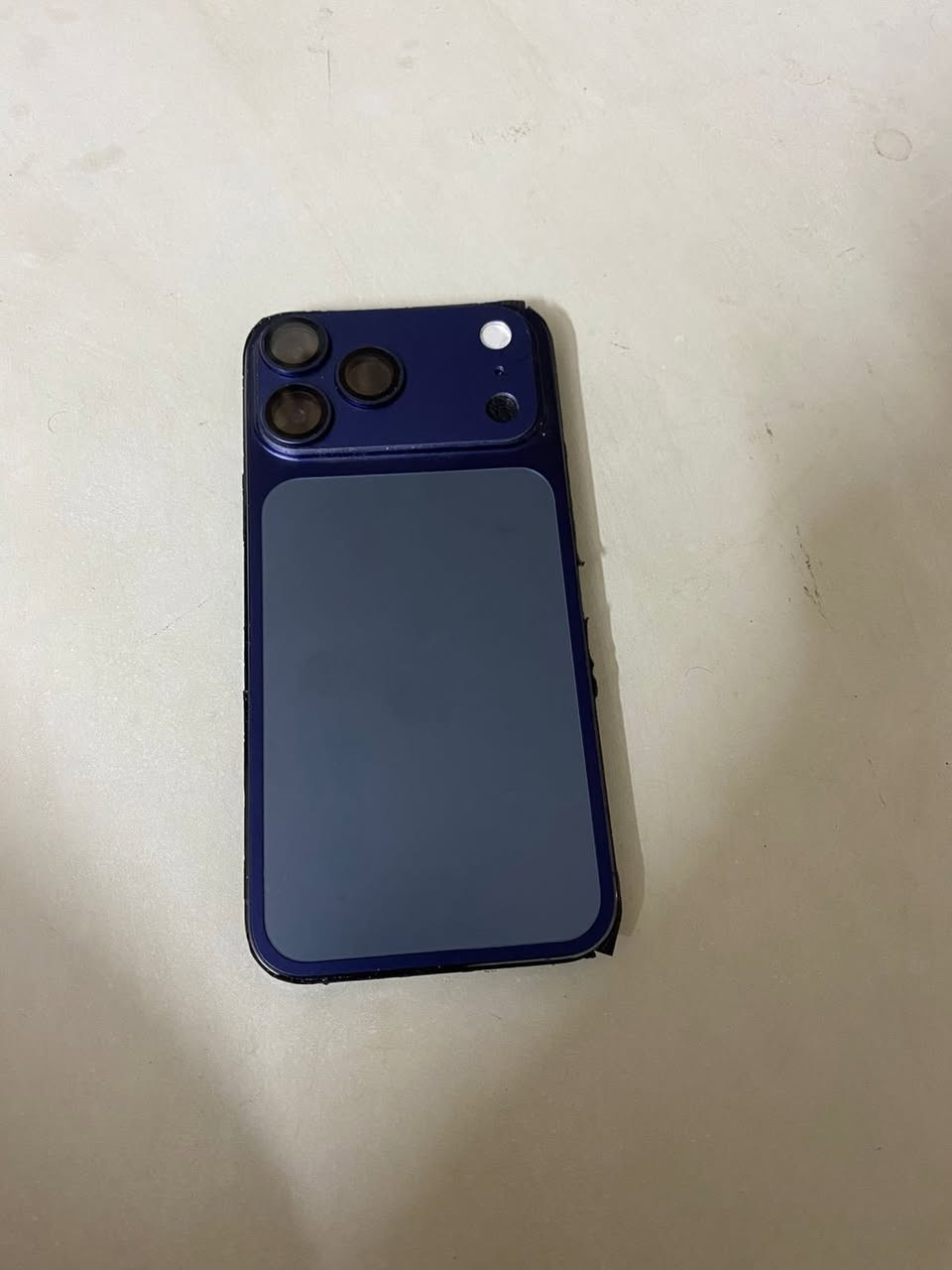 السلام عليكم 
ايفون 13برو ماكس ذاكره 256 شادله كفر 17 مثل مموضح بالصوره والقطع المتبدلة كدامك موجودات بالصور والبطاريه 100 
سعره 350 وبي مجال للشراي للتواصل *********** واتساب فقط متواجد

