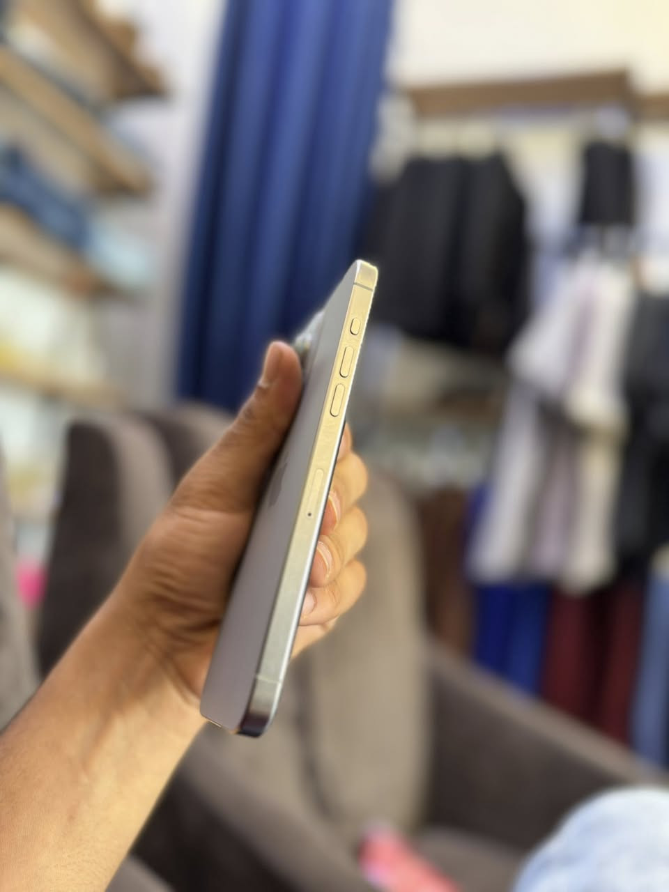 سلام عليكم آيفون 15 برو ماكس شرق اوسط مع كارتونه بطاريه ٨٢ لو تيتانيوم لون المميز مكفول كفاله عامه السعر ٩٥٠ الف مكاني حله الاتصال والاستفسار ***********
